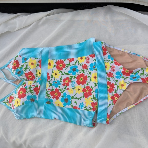 Modbe Swimsuit - Picture 4 of 6